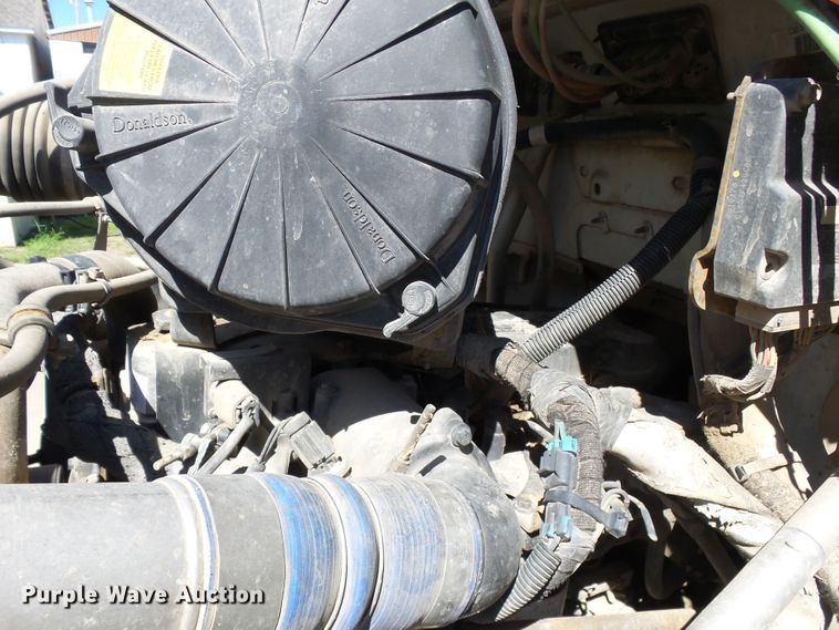 image for item DE7955 2004 Ford F750 Super Duty dump truck