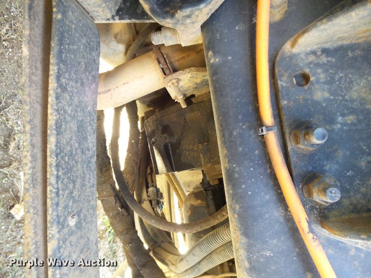 image for item DE7955 2004 Ford F750 Super Duty dump truck