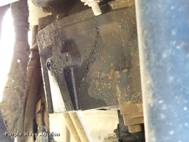 image for item DE7955 2004 Ford F750 Super Duty dump truck