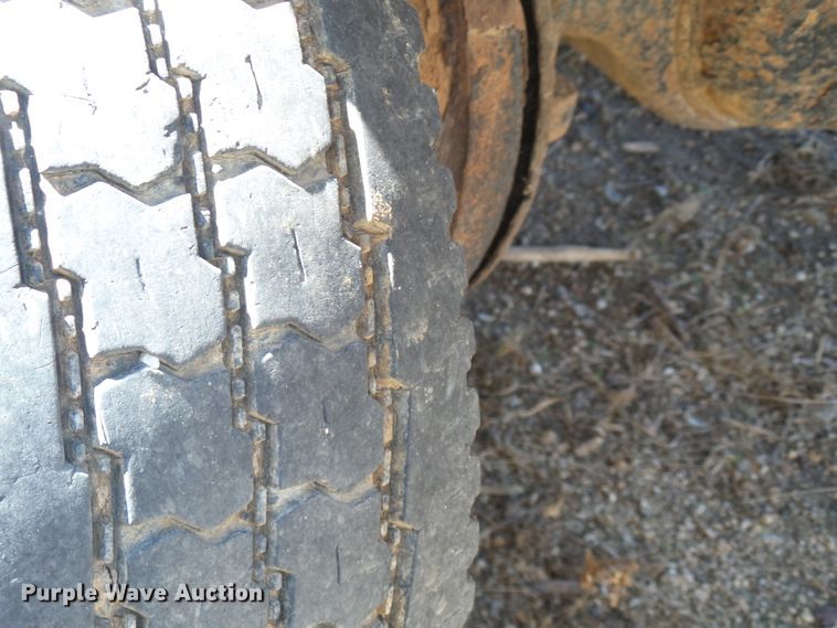 image for item DE7955 2004 Ford F750 Super Duty dump truck