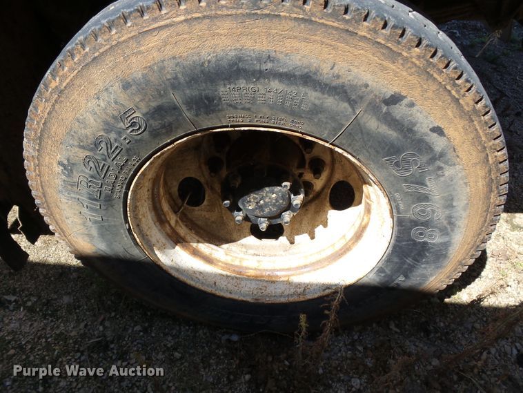 image for item DE7955 2004 Ford F750 Super Duty dump truck