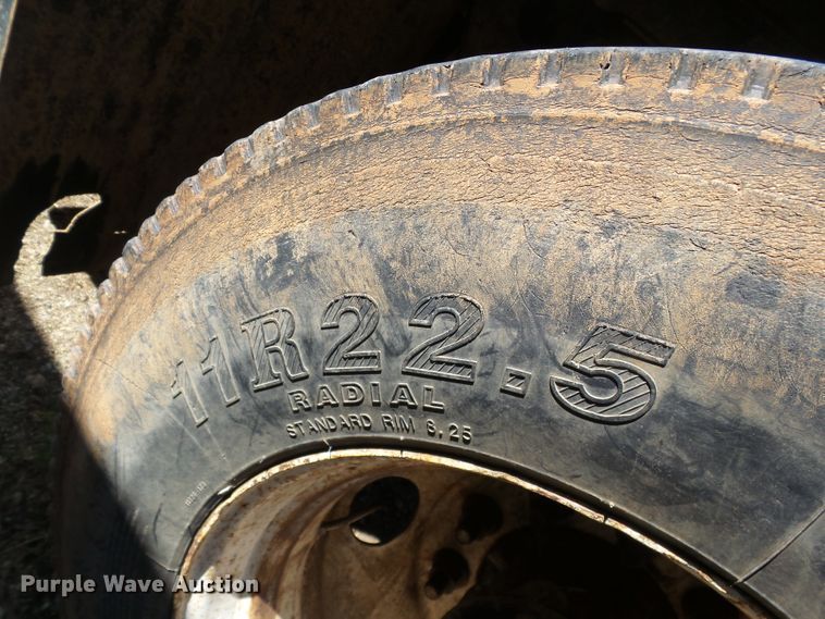 image for item DE7955 2004 Ford F750 Super Duty dump truck