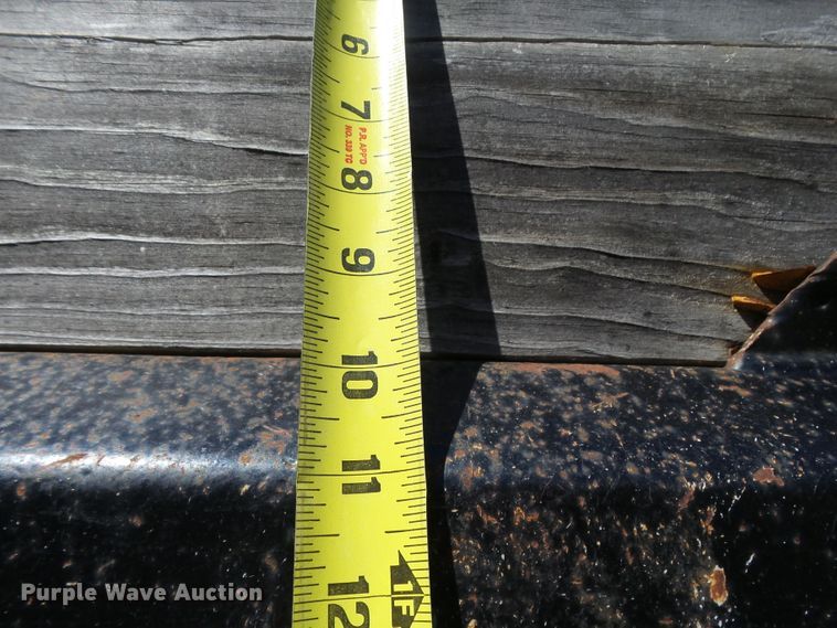 image for item DE7955 2004 Ford F750 Super Duty dump truck