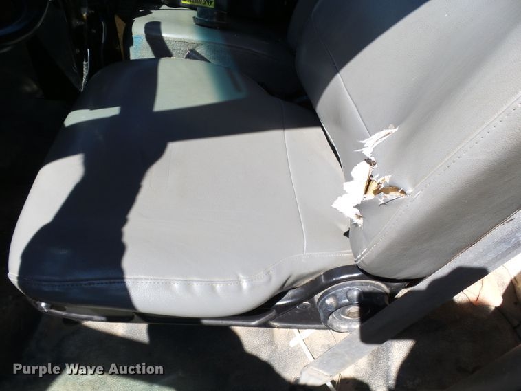 image for item DE7955 2004 Ford F750 Super Duty dump truck