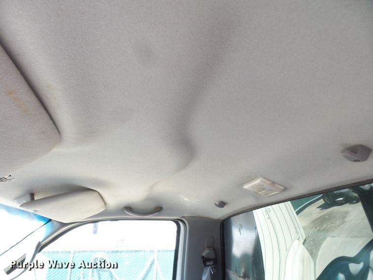 image for item DE7955 2004 Ford F750 Super Duty dump truck