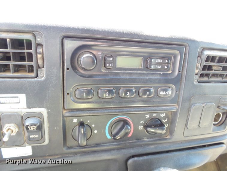 image for item DE7955 2004 Ford F750 Super Duty dump truck