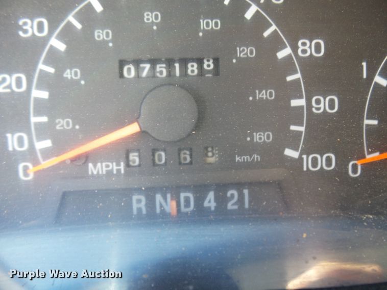 image for item DE7955 2004 Ford F750 Super Duty dump truck