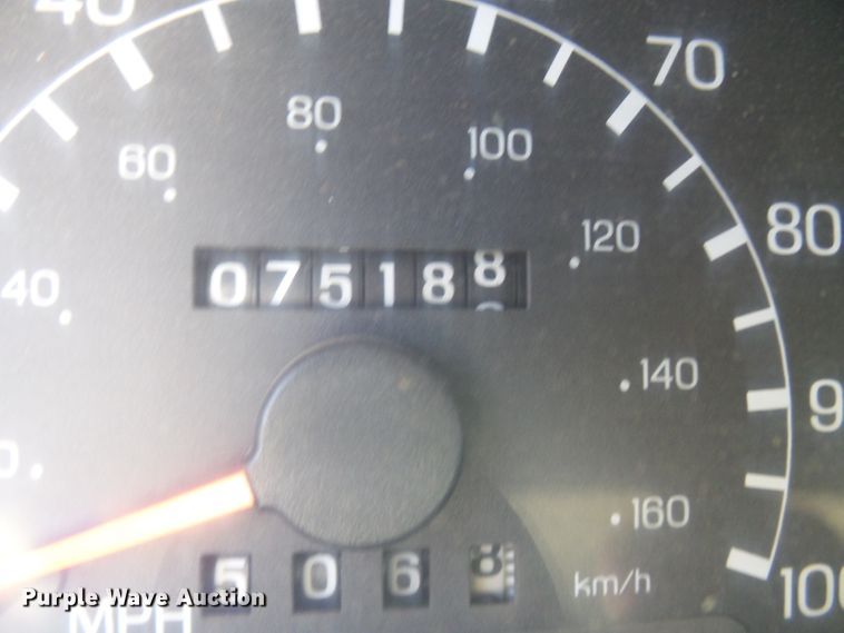 image for item DE7955 2004 Ford F750 Super Duty dump truck