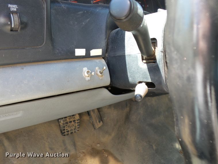 image for item DE7955 2004 Ford F750 Super Duty dump truck