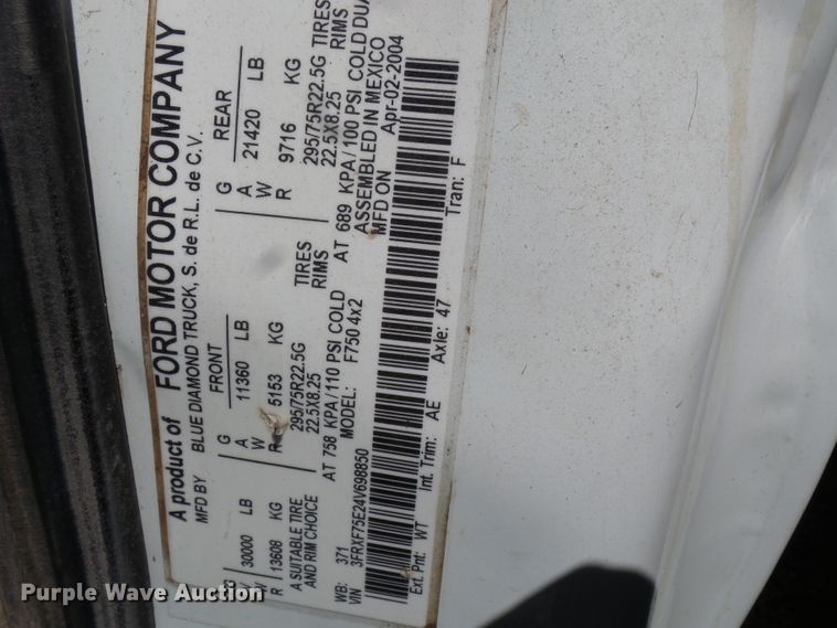 image for item DE7955 2004 Ford F750 Super Duty dump truck