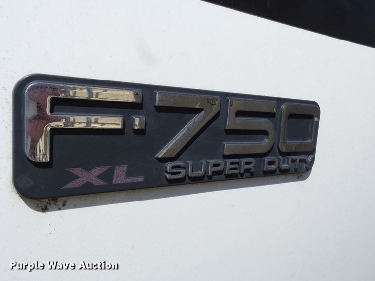 image for item DE7955 2004 Ford F750 Super Duty dump truck