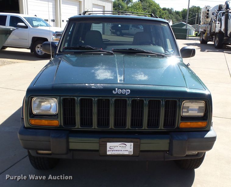 image for item DE7957 2001 Jeep Cherokee SUV