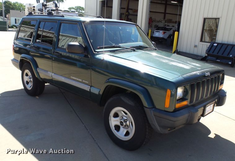 image for item DE7957 2001 Jeep Cherokee SUV