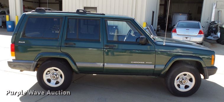 image for item DE7957 2001 Jeep Cherokee SUV