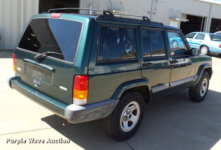 image for item DE7957 2001 Jeep Cherokee SUV