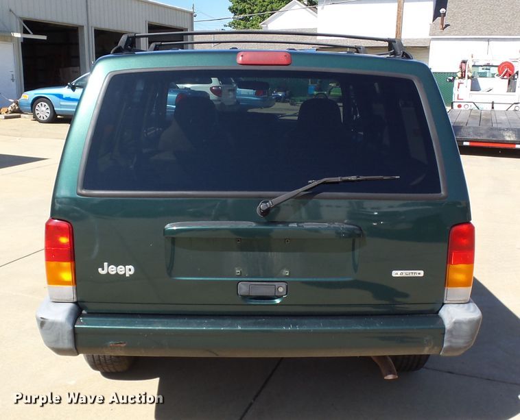 image for item DE7957 2001 Jeep Cherokee SUV