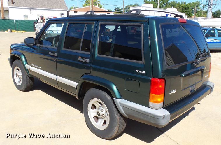 image for item DE7957 2001 Jeep Cherokee SUV