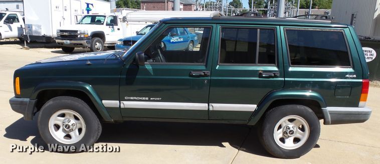 image for item DE7957 2001 Jeep Cherokee SUV