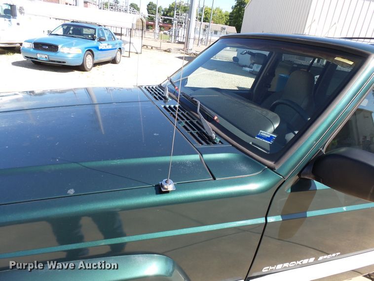 image for item DE7957 2001 Jeep Cherokee SUV