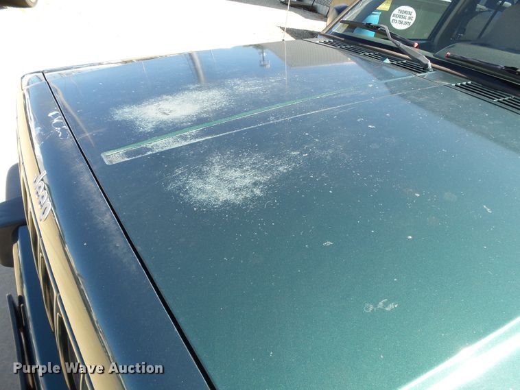 image for item DE7957 2001 Jeep Cherokee SUV