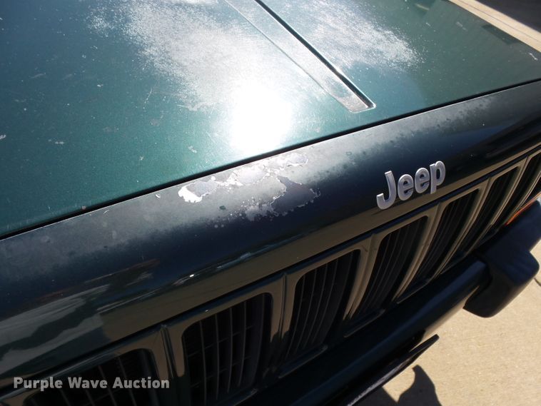 image for item DE7957 2001 Jeep Cherokee SUV