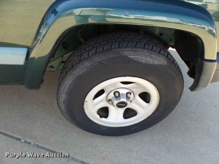 image for item DE7957 2001 Jeep Cherokee SUV