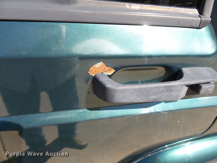 image for item DE7957 2001 Jeep Cherokee SUV