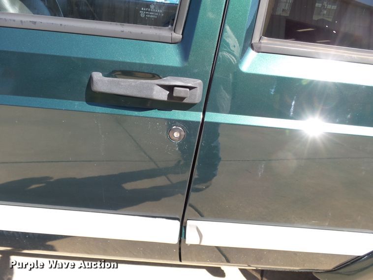 image for item DE7957 2001 Jeep Cherokee SUV