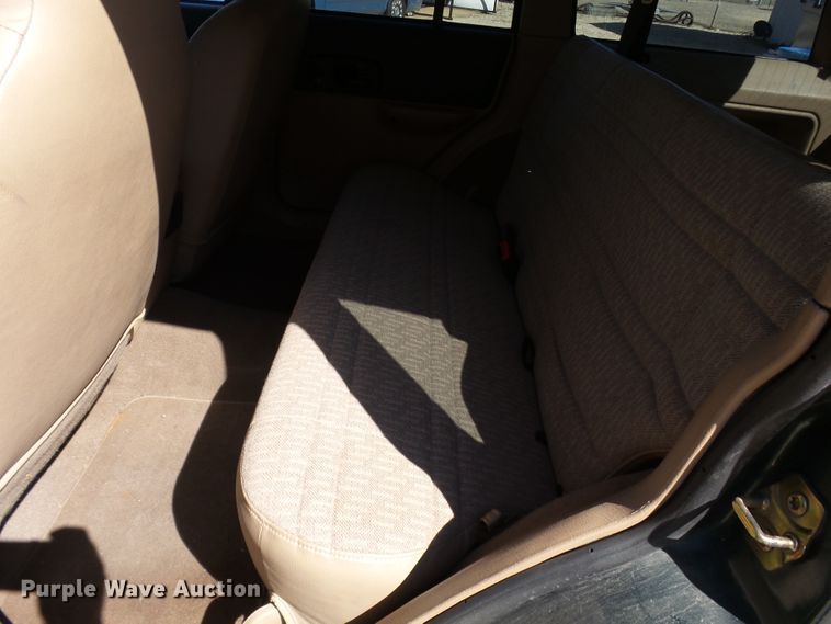 image for item DE7957 2001 Jeep Cherokee SUV