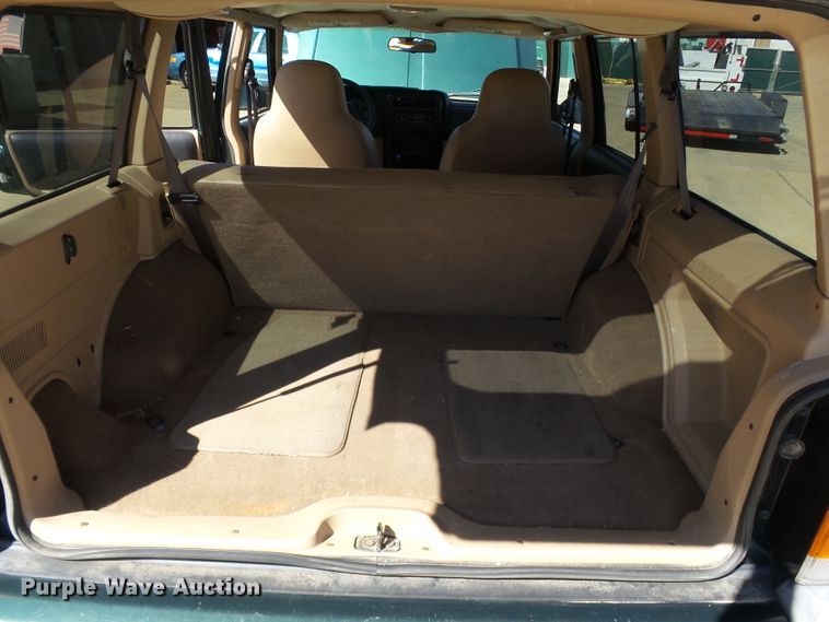 image for item DE7957 2001 Jeep Cherokee SUV