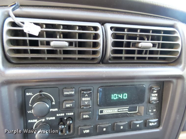 image for item DE7957 2001 Jeep Cherokee SUV