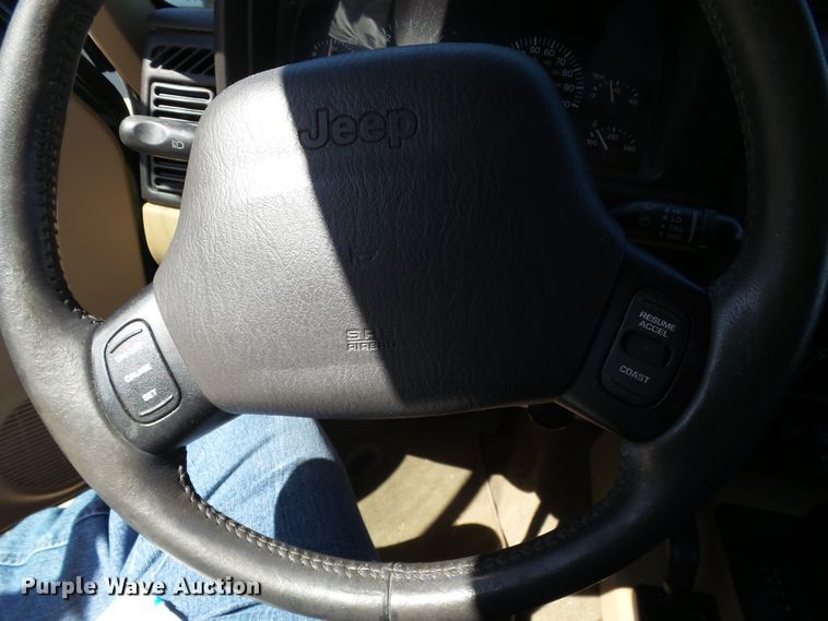 image for item DE7957 2001 Jeep Cherokee SUV