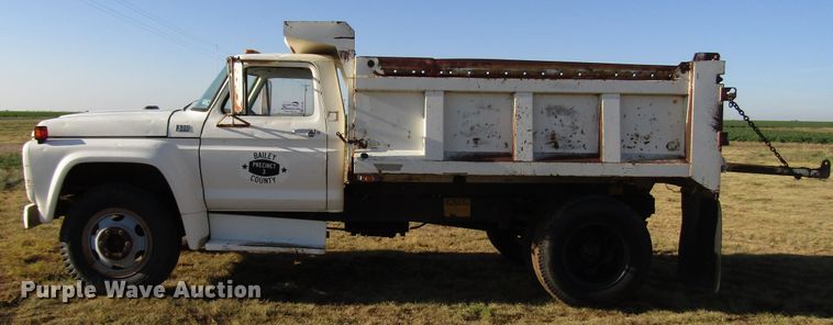 image for item DG1392 1977 Ford F600 dump truck