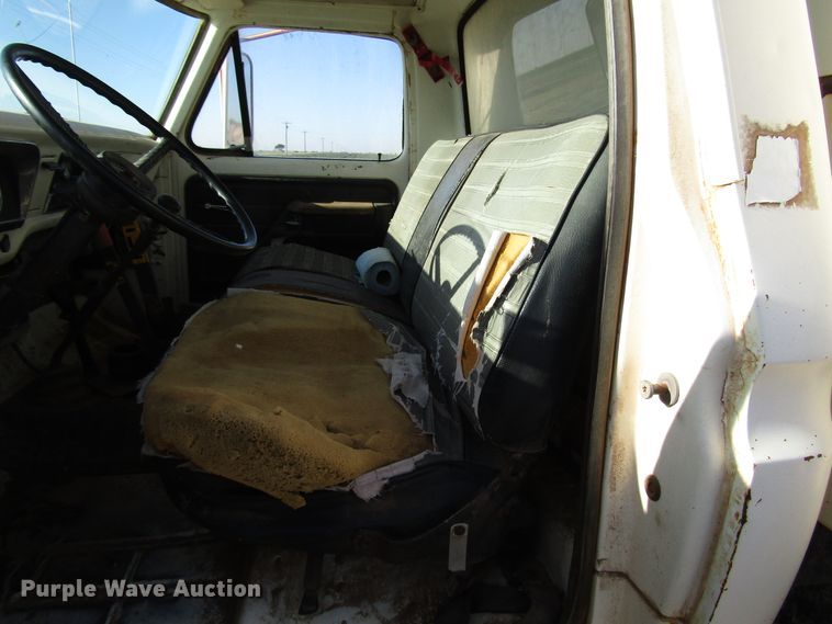 image for item DG1392 1977 Ford F600 dump truck