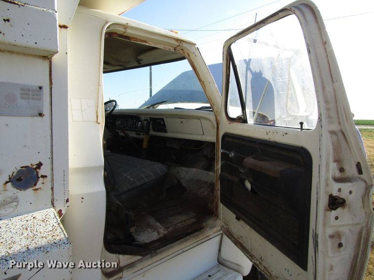 image for item DG1392 1977 Ford F600 dump truck