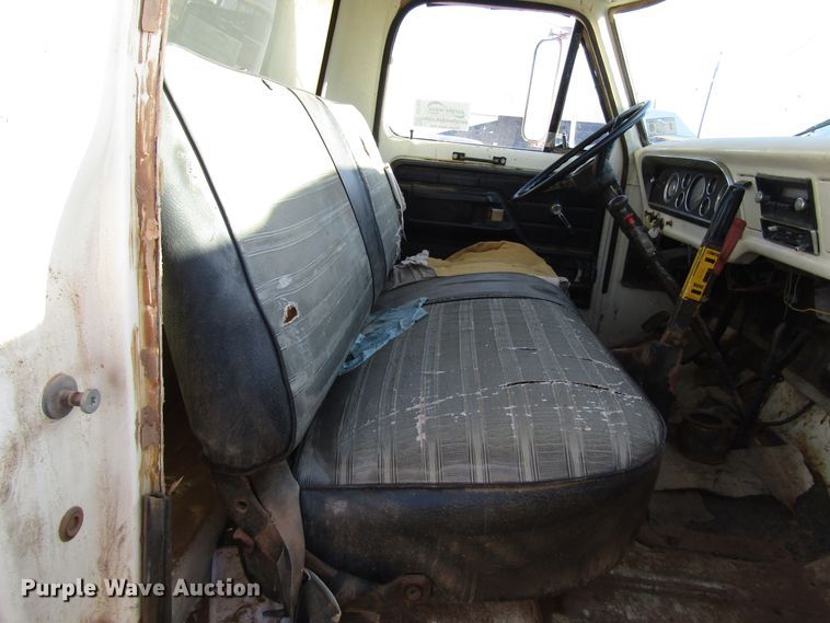 image for item DG1392 1977 Ford F600 dump truck