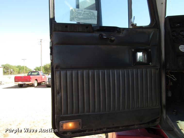 image for item DG1395 1992 Kenworth T600 dump truck