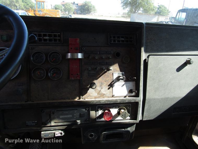 image for item DG1395 1992 Kenworth T600 dump truck