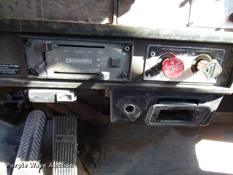 image for item DG1395 1992 Kenworth T600 dump truck