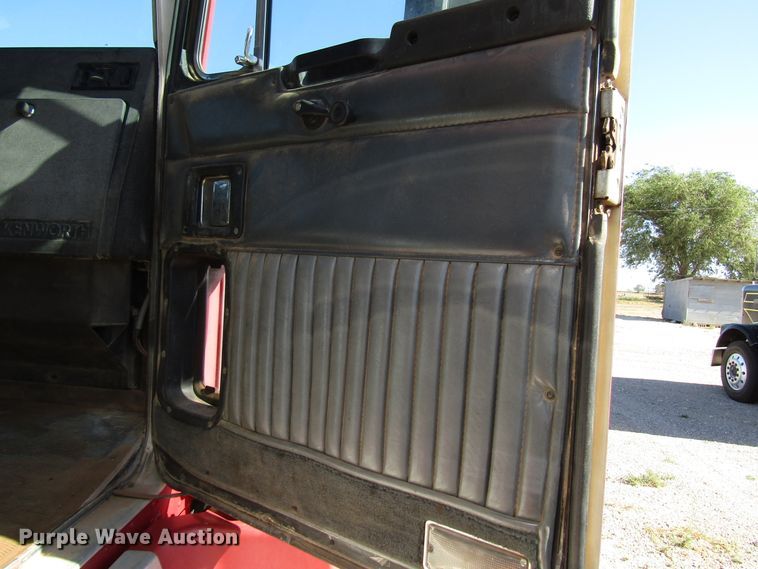 image for item DG1395 1992 Kenworth T600 dump truck