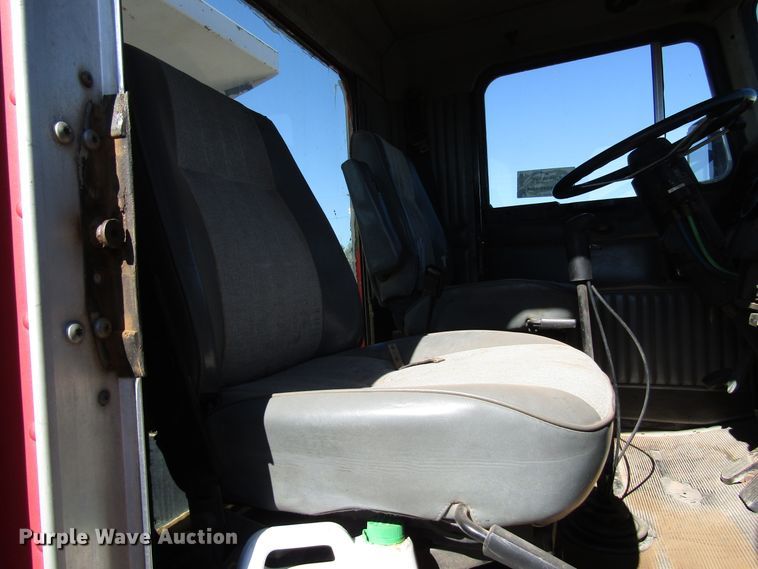 image for item DG1395 1992 Kenworth T600 dump truck