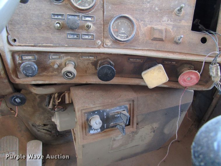 image for item DG1396 1980 Mack tank truck