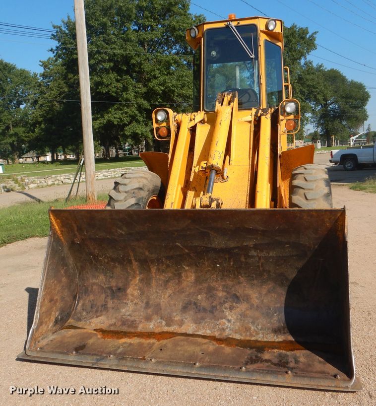 image for item DG4925 1983 John Deere 444C wheel loader
