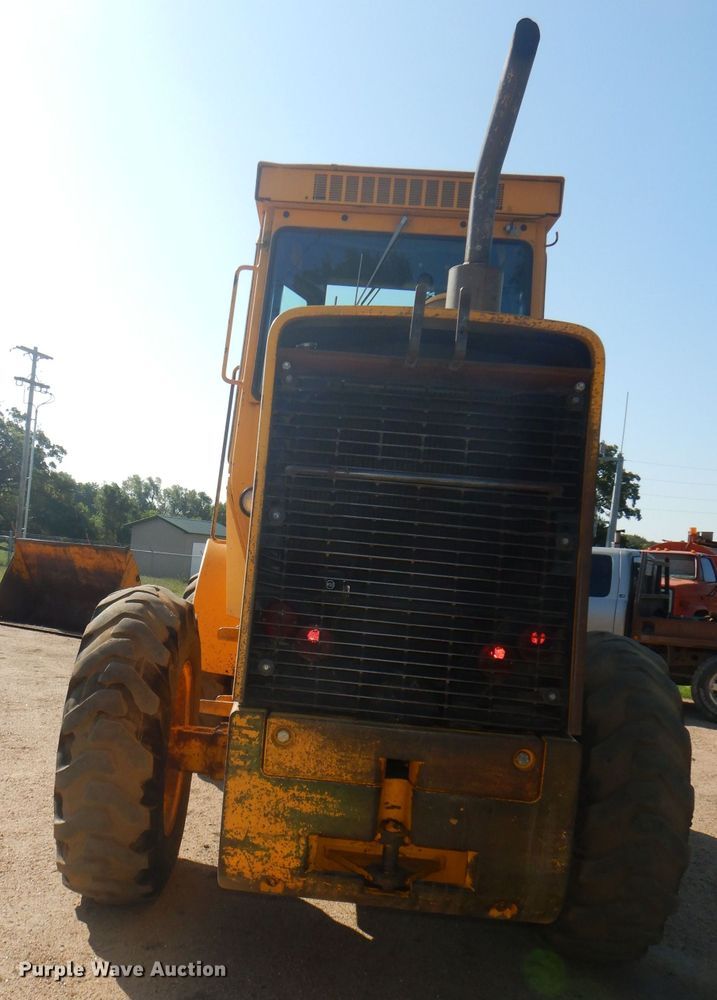 image for item DG4925 1983 John Deere 444C wheel loader