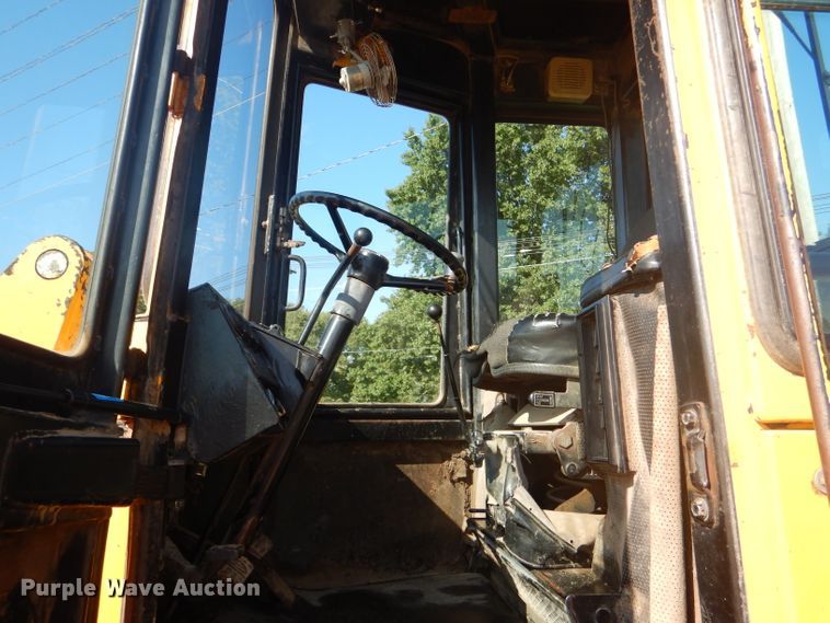 image for item DG4925 1983 John Deere 444C wheel loader