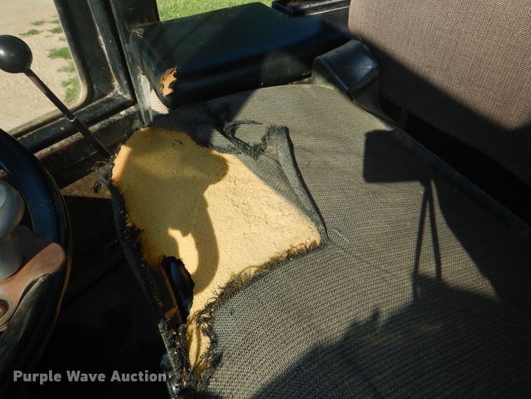 image for item DG4925 1983 John Deere 444C wheel loader