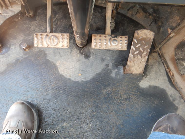 image for item DG4925 1983 John Deere 444C wheel loader