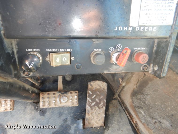 image for item DG4925 1983 John Deere 444C wheel loader