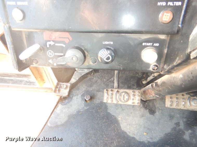 image for item DG4925 1983 John Deere 444C wheel loader