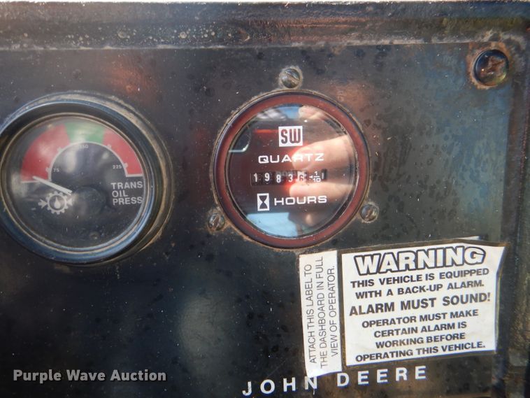 image for item DG4925 1983 John Deere 444C wheel loader